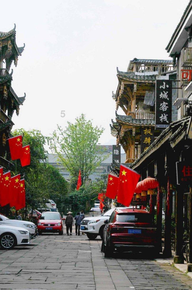 大科派出所：12小时抓获8名嫌疑人 侦破系列砸车窗玻璃盗窃案